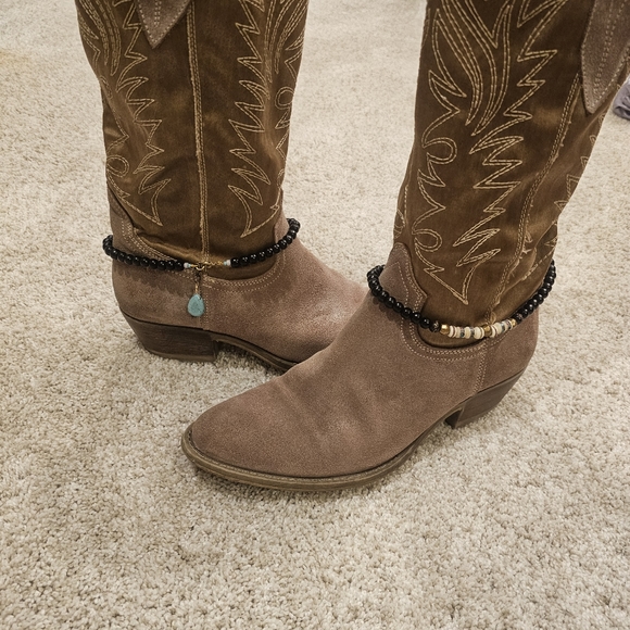 Boot JEWELRY Turquoise charm on beaded Boot Bracelet Ankle bracelet - Picture 2 of 6